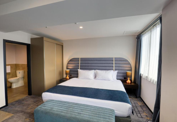 One-Night Auckland City Getaway for Two People Incl. Complimentary Upgrade to Deluxe Room, Late Check-Out & Carpark - Option for Two-Nights