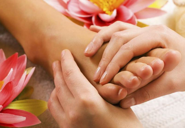 90-Minute Traditional Thai Massage incl. Hot Stone & Foot Massage for One Person - Options for 120-Minute Relaxation Thai Massage & for Two People
