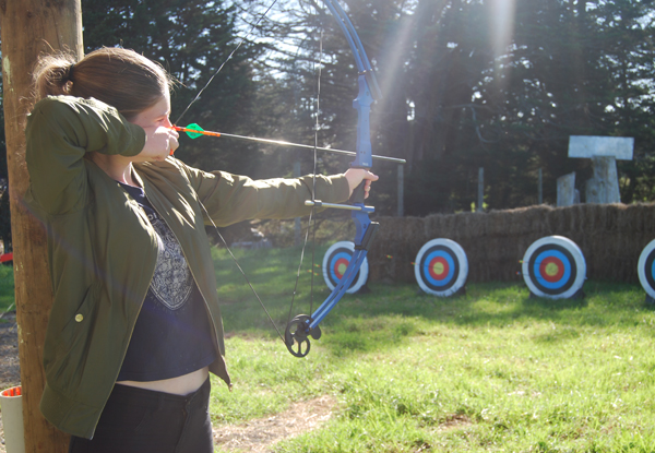 One-Hour Target Archery Session for Two People incl. Bow, Arrows & Arm Guard - Option for Four People