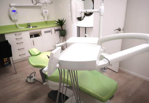 Dental Check-Up Package incl. Examination, X-Rays, Scale & Polish - Option to incl. Teeth Whitening