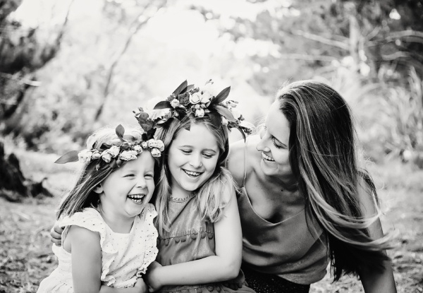 One-Hour Family Photo Shoot at Muriwai Beach or North Shore incl. High-Resolution Digital File - Options for Studio Photo Shoot