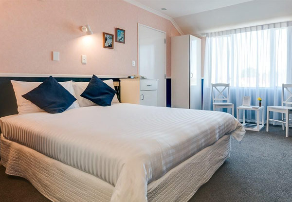 Two-Nights Midweek Accommodation for up to Two People in a Deluxe Room incl. Late Check Out & Wifi - Option for a Two-Nights Weekend Accommodation at Parkside Lodge Napier