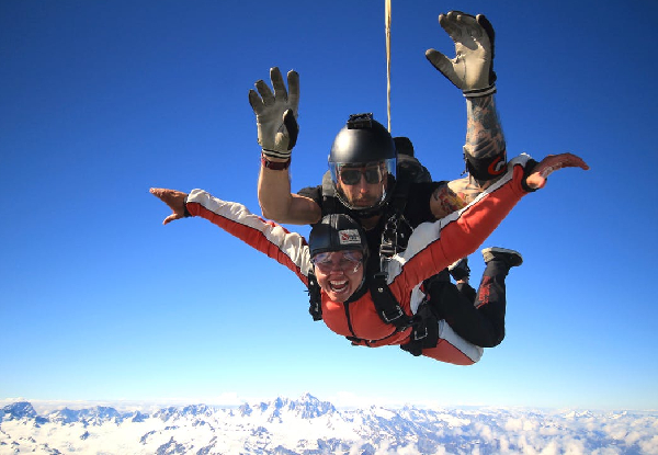 Tandem Skydiving from 9000ft in Franz Josef for One Person incl. Voucher towards Camera - Option for 13,000ft Skydive & for Two People