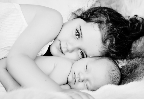 One-Hour Family Photo Shoot at Muriwai Beach or North Shore incl. High-Resolution Digital File - Options for Studio Photo Shoot