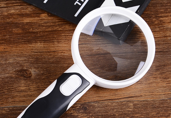 LED-Illuminated Magnifying Glass with Three Interchangeable Lenses
