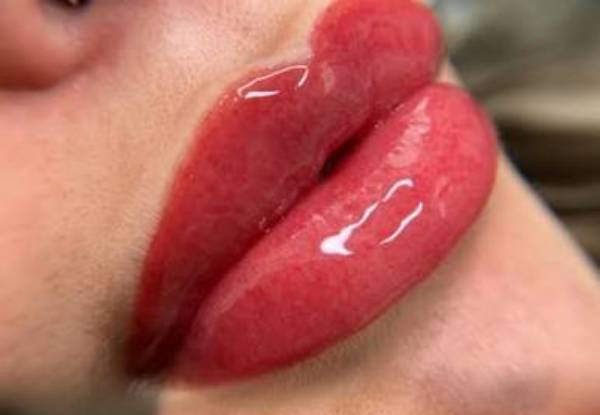 Ombre/Powder Brows or Lip Blush (First Session) - Valid Tuesday to Friday