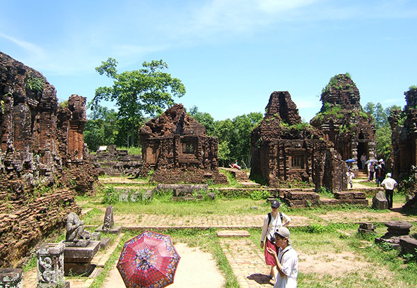 Per-Person Twin-Share for a 14-Day Vietnam & Cambodia Tour incl. Two-Day Halong Bay V'Spirit Classic Cruise, Guided Tours, Mekong Delta, Cai Be Floating Market, Phnom Penh & San Riep