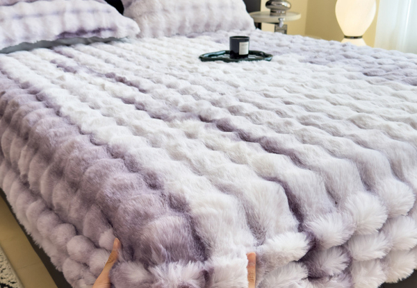 Plush Fitted Sheet incl. Two Pillowcases - Available in Four Colours & Three Sizes