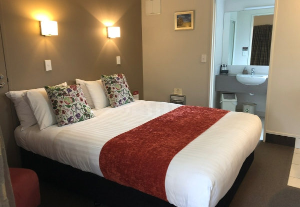 One-Night Ashburton Stay for Two People in a Superior Studio incl. Two Continental Breakfasts, Late Checkout, WiFi, Parking & Discount at Phat Duck Restaurant - Option for Two Nights