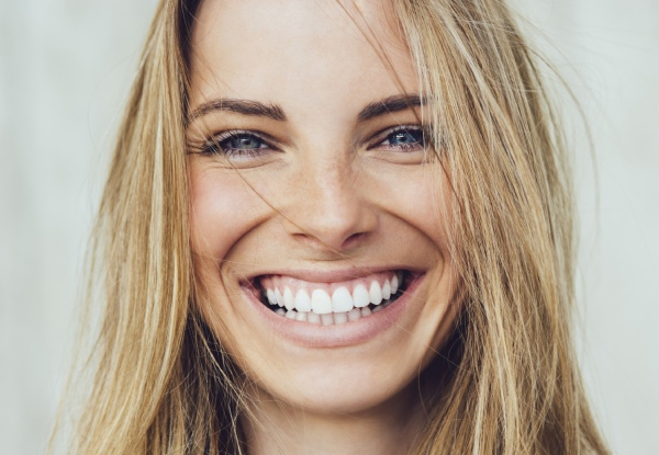 Certified Teeth Whitening Package incl. a Freshen-Up Treatment for One Person - Option for Full Three Cycle Whitening