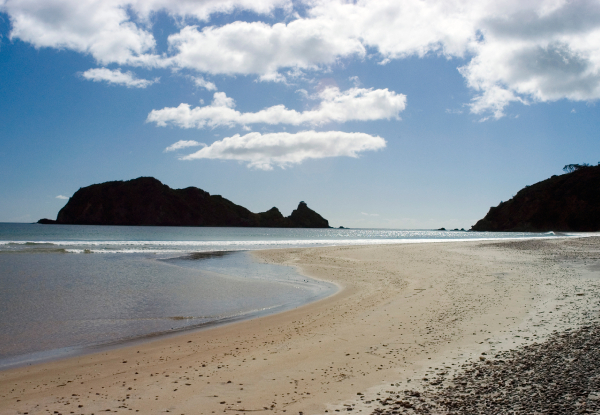 Per-Person, Twinshare Great Barrier Island Escape incl. Return Flights from Auckland, Five-Day SUV Car Rental, Four Nights Accommodation with Breakfast, Great Barrier Harbour & Broken Islands Cruise