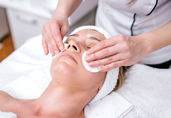 30-Minute Rejuvenating Facial incl. Face Scrub - Option to incl. Back Massage
