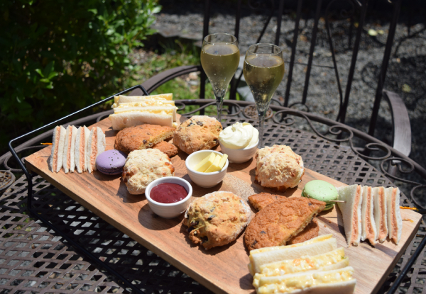 Afternoon Picnic & Bubbles for Two People - Options for up to 30 People