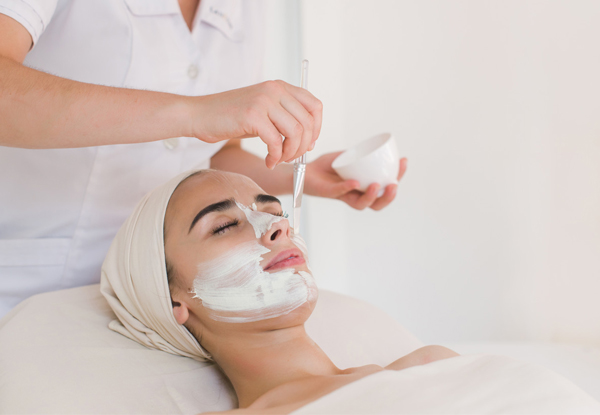 30-Minute Skin Consultation and Glycolic Peel incl. Mask & Soothing Gel - Option for Skin Consultation & Three Microneedling Treatments Available