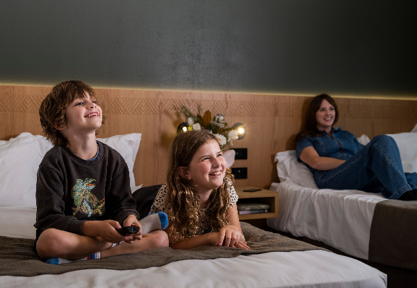 Luxury Stay for 2 in Deluxe Room at Rydges Rotorua incl. Buffet Breakfast at Chapman's Restaurant, Drinks on Arrival, Late Check-Out, Parking, Access to Geothermally Heated Pool & More - Midweek, Weekend & Family Options Available for up to 3 Nights