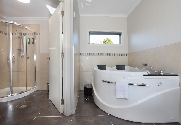One-Night Stay in Palmerston North for Two People in a Studio Room with Spa incl. Chocolates, Continental or Cooked Breakfast, & Late Check-Out - Option for Two Nights