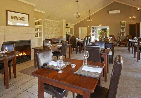 Romantic One Night Vineyard Getaway in the Winemakers Cottage for Two incl. Late Checkout of 12.00pm, Wi-Fi, Parking, Full Breakfast in The Pavilion Restaurant & Vintage Bike Hire
