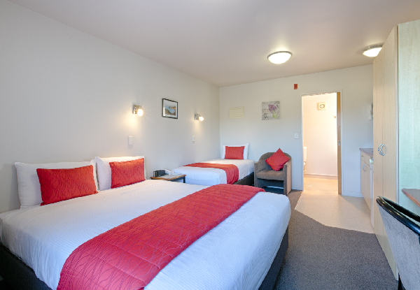 One Night Westport Stay for Two People in a Superior Studio incl. Continental Breakfast, & WiFi - Option for Two Nights