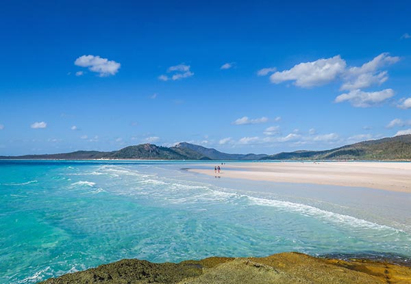 Per Person Twin Share Four-Day Whitsunday Cruise incl. International Flights, Accommodation, Meals, Entertainment & a Full Day at Airlie Beach, Australia (2018 April School Holidays)