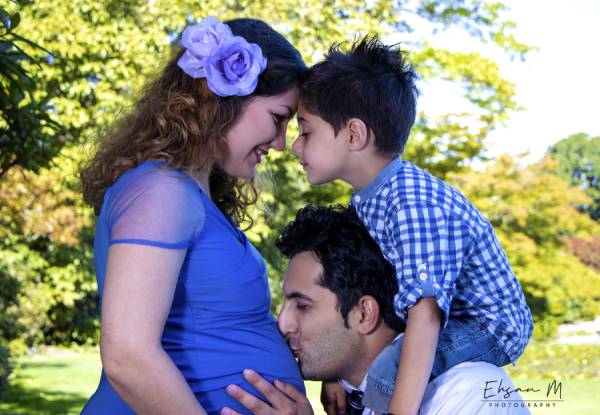 One-Hour Family Photoshoot Session incl. Six Digital Photos - Option to incl. a 16x20 & Two 8x10 Framed Prints