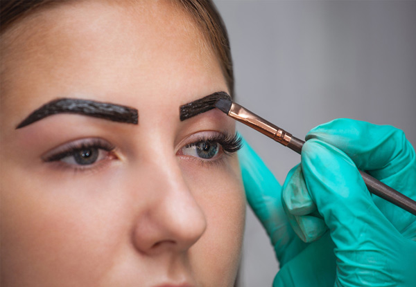 30-Minute Henna Brow Treatment incl. an Eyebrow Shape