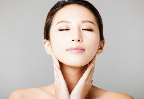 30-Minute Hydration Facial &
30-Minute Back, Neck & Shoulder Massage for One Person - Option to incl. Eye Trio - Valid from 1st March 2020