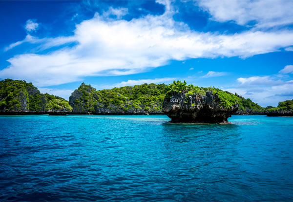 Three-Night Cruise Around Tropical Fiji for Two People incl. All Meals, Daily Island Stopovers, Activities & More – Options for Four-, Seven Night Cruises