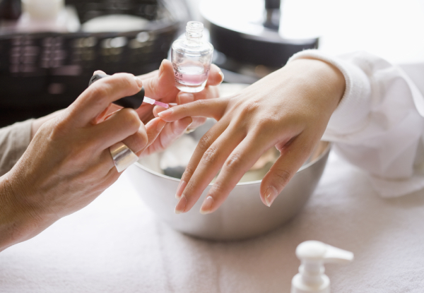 Deluxe Pamper Package for One Person incl. Gel Manicure, Spa Pedicure, Brow Shape & Tint
