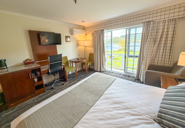 4.5-Star Rotorua Stay for Two People in a King/Twin Room incl. Daily Cooked Breakfast, Welcome Basket, $50 F&B Credit, Late Checkout, Parking, Lawn Tennis, Kayak Hire - Option to Upgrade to Lakeview Room
