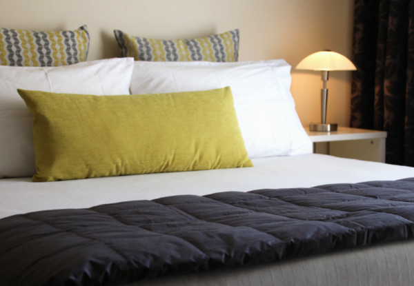 One-Night in an Executive Studio for Two at the Ballina Motel Napier incl. Late Check Out & Wifi