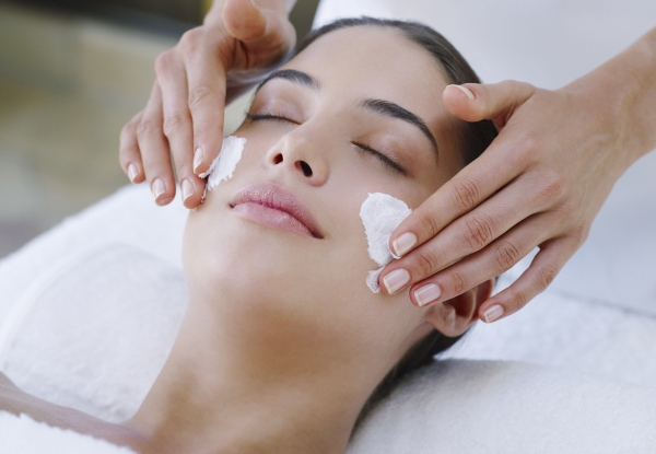 90-Min Beauty Treatment incl. Full Surface Winter Facial, Skin Analysis, Hydration Mask, Paraffin Wax Treatment & Hand & Foot Massage