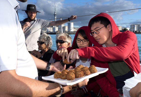 Auckland Harbour Dinner Cruise incl. Three-Course Dinner for One Adult with Options for Child or Two Adults