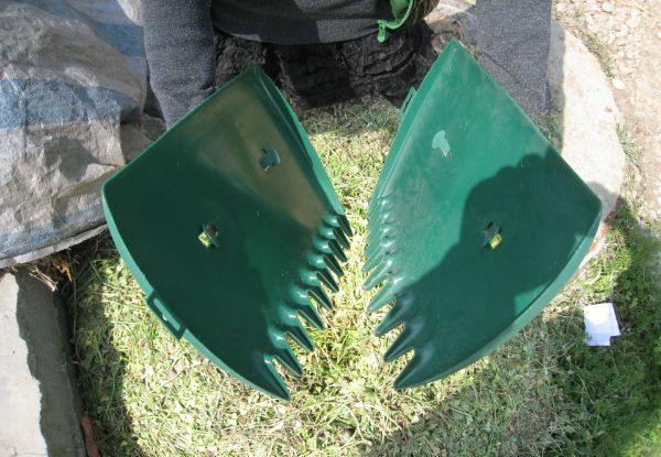 Two-Pack Garden Cleaning Leaf Scoop