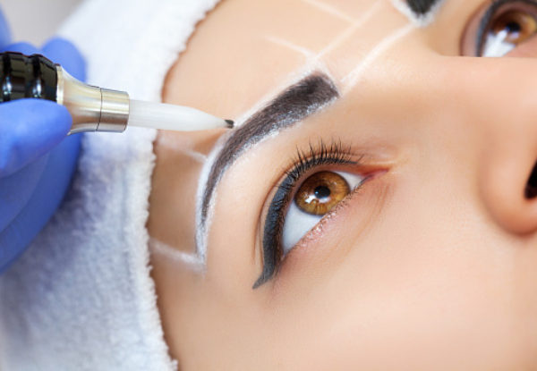 Henna Eyebrow Treatment incl. Eyebrow Shape for One Person - Option for an Eye Trio