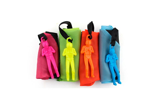 Four Hand Throw Toy Soldiers with Parachutes - Four Colours Available