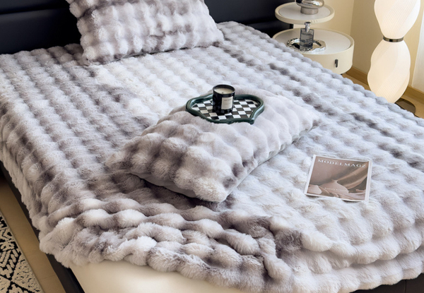 Plush Fitted Sheet incl. Two Pillowcases - Available in Four Colours & Three Sizes