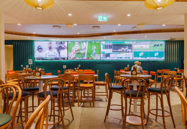 Two-Night Stay for Two in Mermaid Waters Gold Coast incl. Studio King Room, Daily Buffet Breakfast, Welcome Drink, Early Check in & Late Check Out