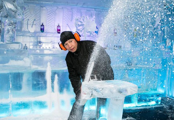 Adult Entry to Minus 5° ICE BAR Queenstown incl. One Cocktail - Options for Two Cocktails and Option for Family Entry