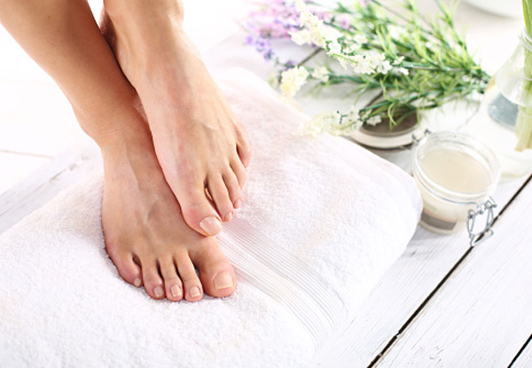 Deluxe Pedicure Package incl. Relaxing Foot Massage & Foot Spa