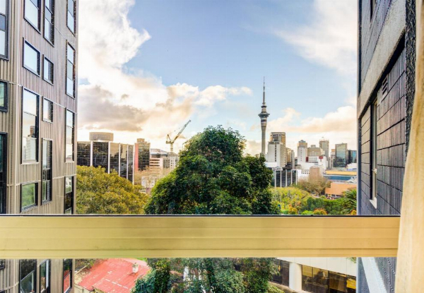 One-Night Auckland CBD Stay for Two People in a Queen or Twin Room incl. Late Checkout & a Cooked Breakfast for Two at Lone Star - Option for Two or Three Nights