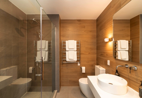 Luxury Stay for Two at Maxim Hotel Auckland in the Urban Room incl. 60-Min Body Massage or 30-Min Foot Massage, $20 Restaurant Voucher. Late Check-Out, Car Park, Pool Access, Gym, Spa Pool, Himalayan Salt & Steam Sauna - Option for Two-Nights
