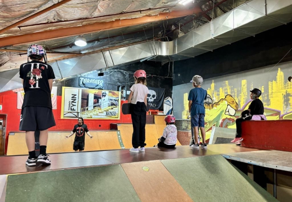 Beginner Skateboarding Lesson incl. Helmet & Skateboard - Option for All Day Entry Pass to Sonsk8 Indoor Skatepark