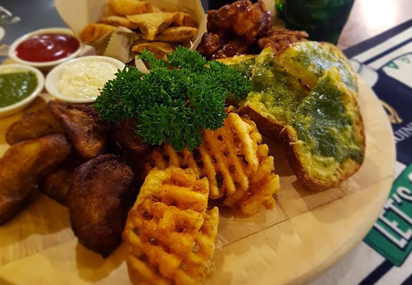 St Patrick's Themed Sharing Platter for Four People incl. Four Drinks - Valid St Patrick's Weekend 16th to 18th March 2018