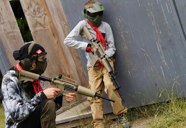 Three Hours of Airsoft Fun incl. Access, Guns, Ammo, Mask & 4000 BBs - Options for One, Four or 10 People