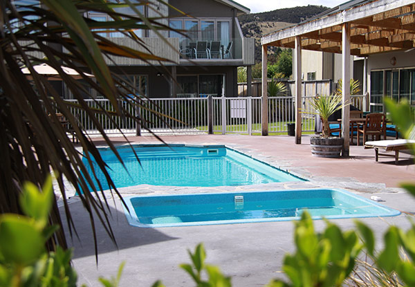 Two-Night Stay in Wanaka for Two People in a One-Bedroom Apartment incl. Late Checkout & Wifi