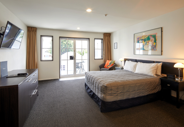 One-Night Christchurch Stay for Two People in an Executive Spa Room incl. Buffet Breakfast, $30 On-Site Dining Voucher at Jimmy's Bar & Restaurant, & Late Checkout