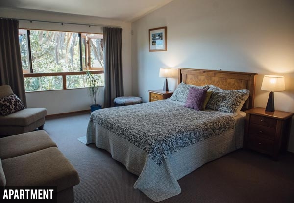 One-Night Midweek Raglan Getaway for Two People in an Apartment incl. Late Checkout & Wifi - Option for a Cottage Stay for Four People