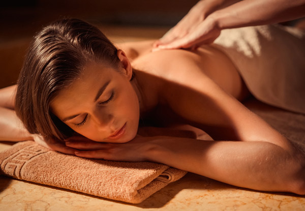 60-Minute Combination Treatment incl. a 40-Minute Massage with Foot Reflexology & Welcome Foot Spa