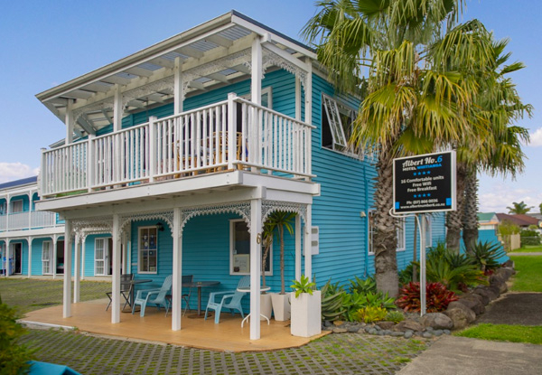 One-Night Whitianga Getaway for Two People in an En-Suite Queen Room incl. Discounts on Local Eatery Places & Boat Activities - Options for Two or Five-Nights Stay, Three People or a Family of Four, Twin Room or Family Unit