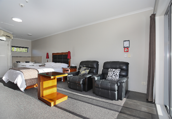 One-Night Stay in Palmerston North for Two People in a Studio Room with Spa incl. Chocolates, Continental or Cooked Breakfast, & Late Check-Out - Option for Two Nights